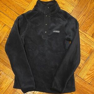 Columbia Women’s Black Fleece Pull Over Size Small Gently Used